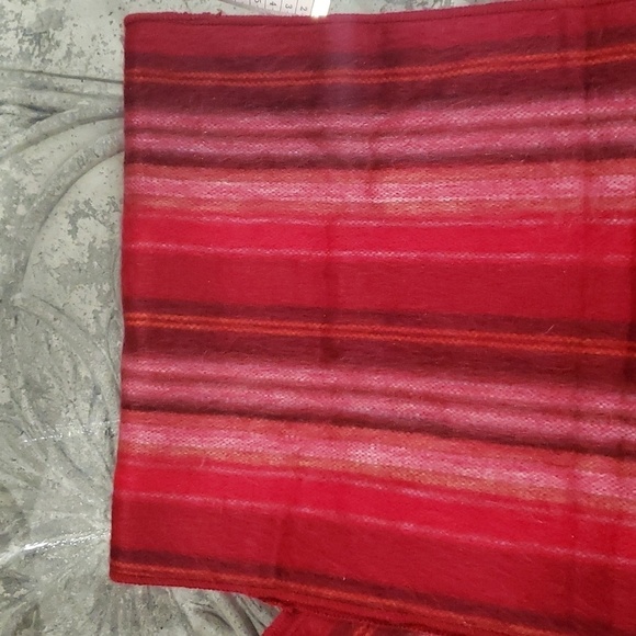 ECUADORIAN ALPACA WOOL POKOLOKO INFINITE RED SCARF LIKE NEW - Picture 2 of 6